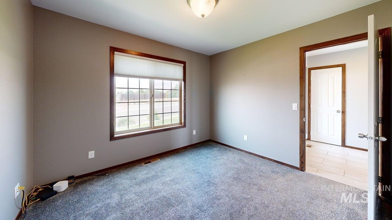 2555 Remington Way, Clarkston, Washington 99403, 5 Bedrooms, 3 Bathrooms, Residential For Sale, Price $649,000, 98995563