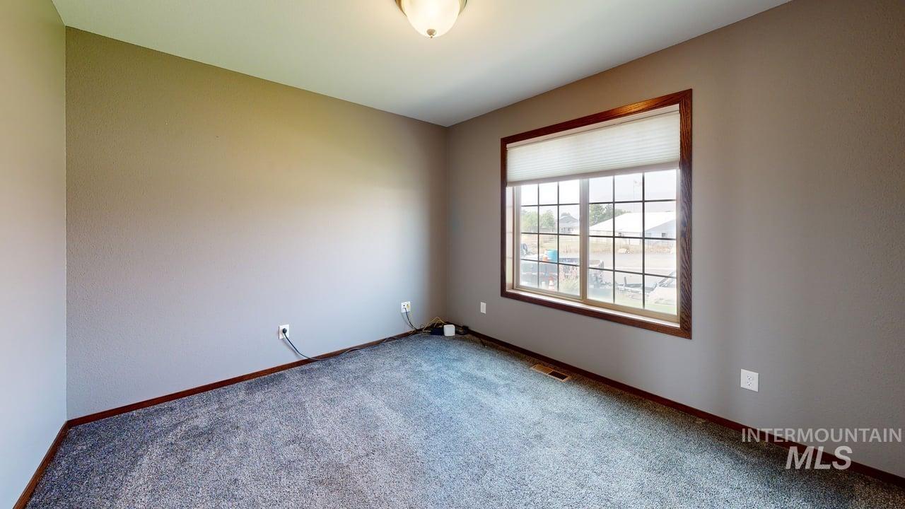 2555 Remington Way, Clarkston, Washington 99403, 5 Bedrooms, 3 Bathrooms, Residential For Sale, Price $649,000, 98995563