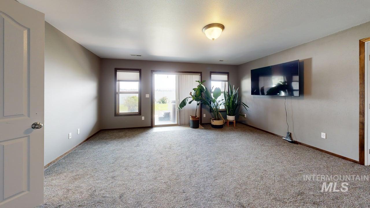2555 Remington Way, Clarkston, Washington 99403, 5 Bedrooms, 3 Bathrooms, Residential For Sale, Price $649,000, 98995563
