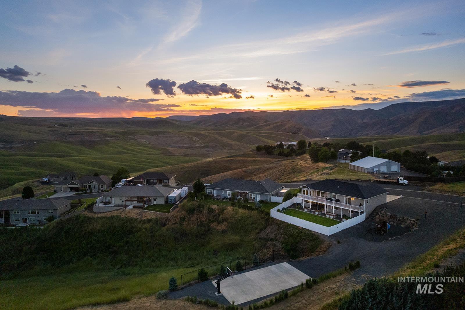 2555 Remington Way, Clarkston, Washington 99403, 5 Bedrooms, 3 Bathrooms, Residential For Sale, Price $649,000, 98995563