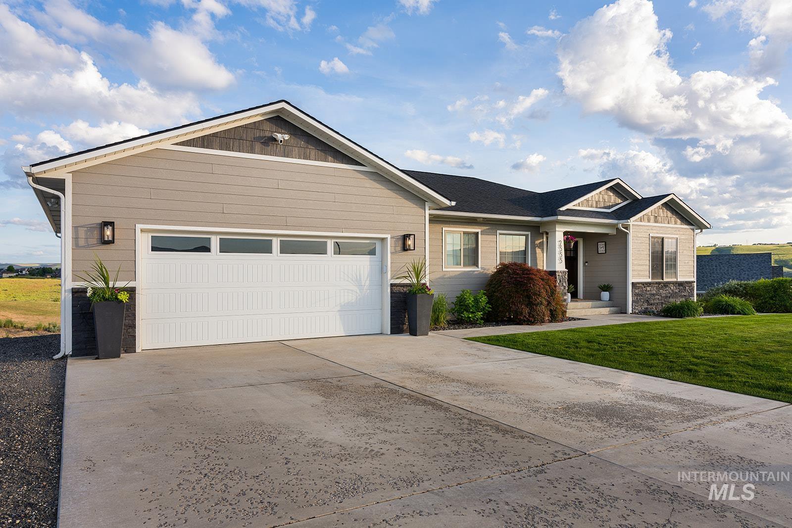 2555 Remington Way, Clarkston, Washington 99403, 5 Bedrooms, 3 Bathrooms, Residential For Sale, Price $649,000, 98995563