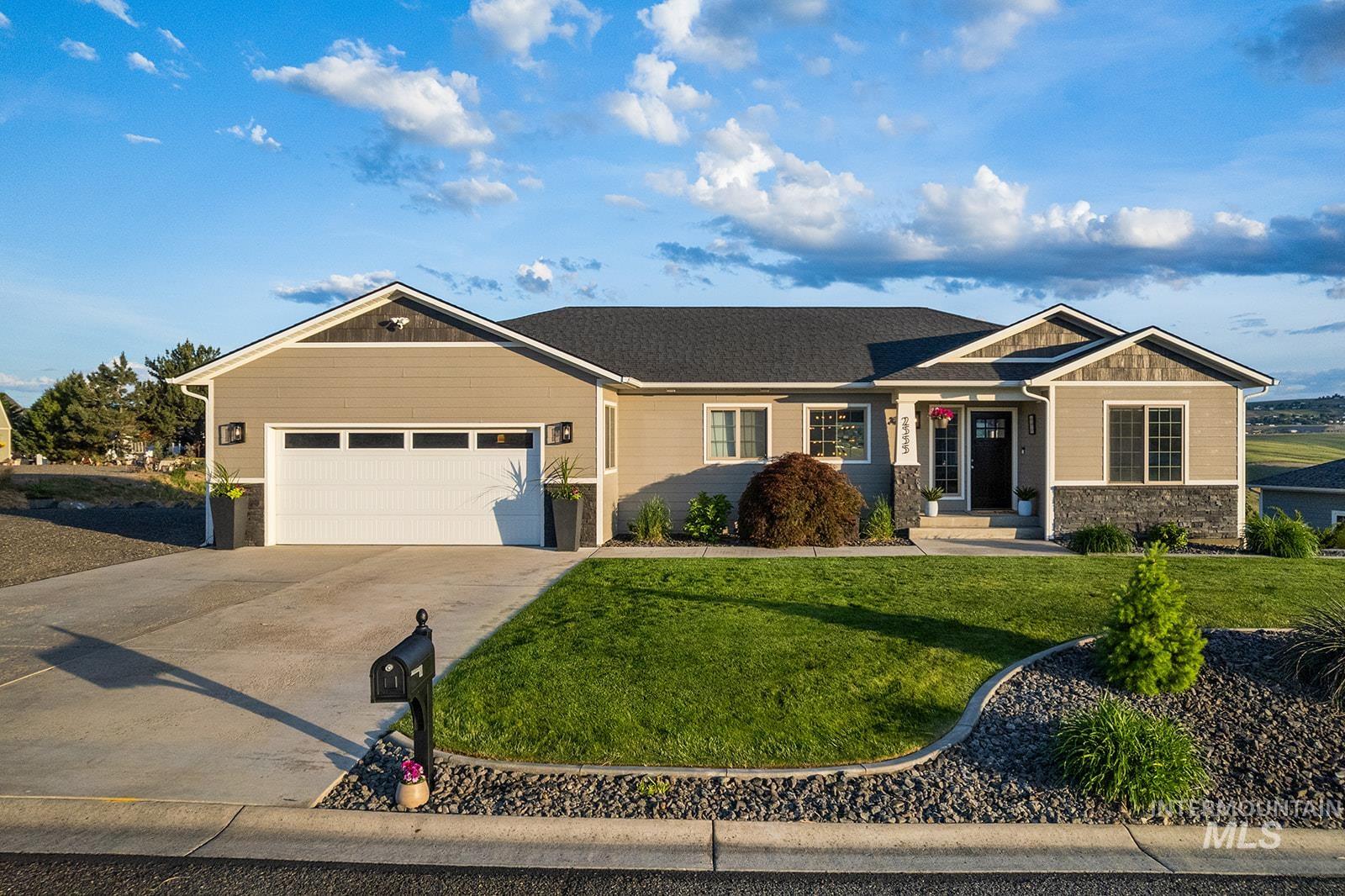 2555 Remington Way, Clarkston, Washington 99403, 5 Bedrooms, 3 Bathrooms, Residential For Sale, Price $649,000, 98995563
