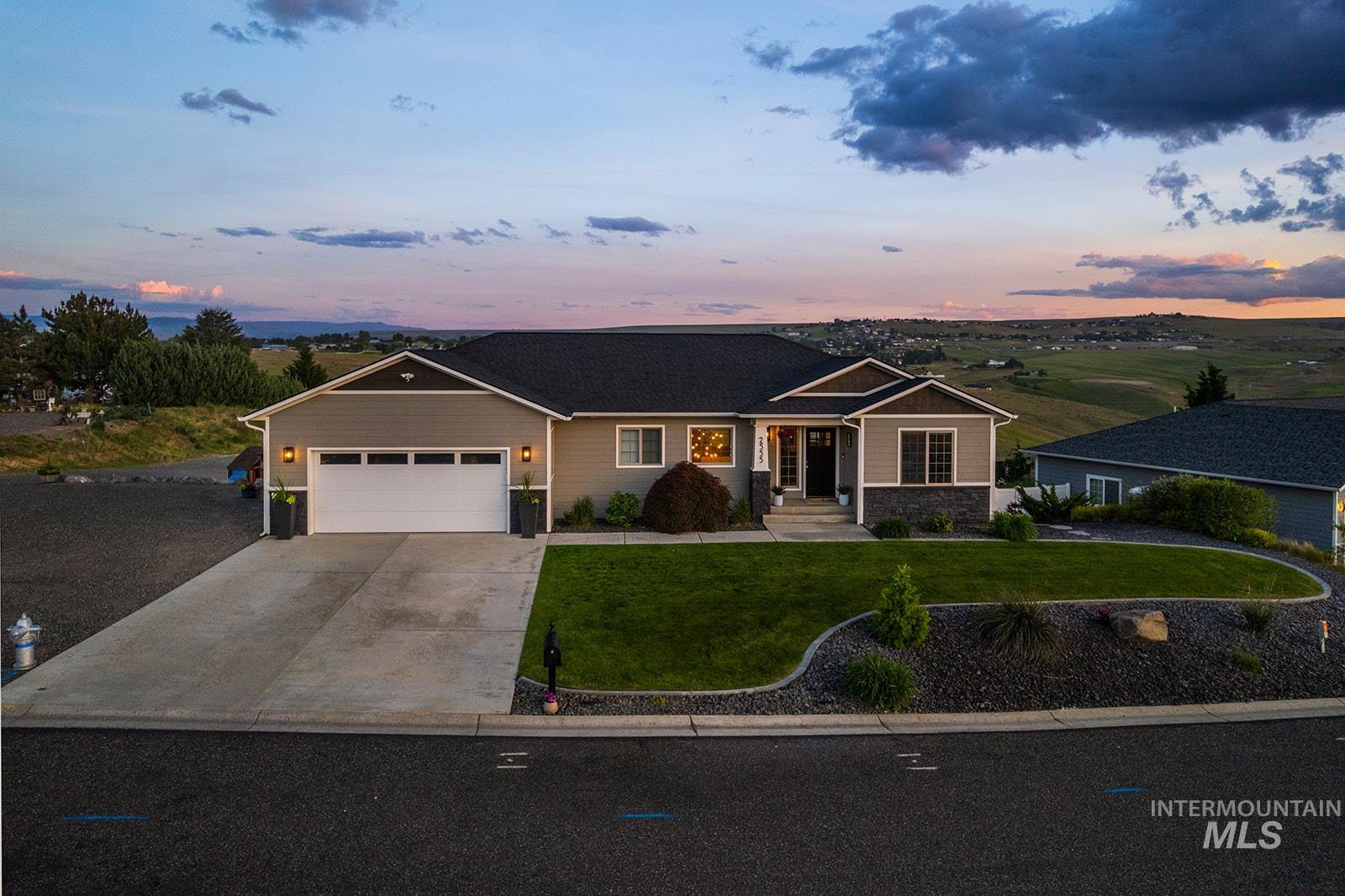2555 Remington Way, Clarkston, Washington 99403, 5 Bedrooms, 3 Bathrooms, Residential For Sale, Price $649,000, 98995563