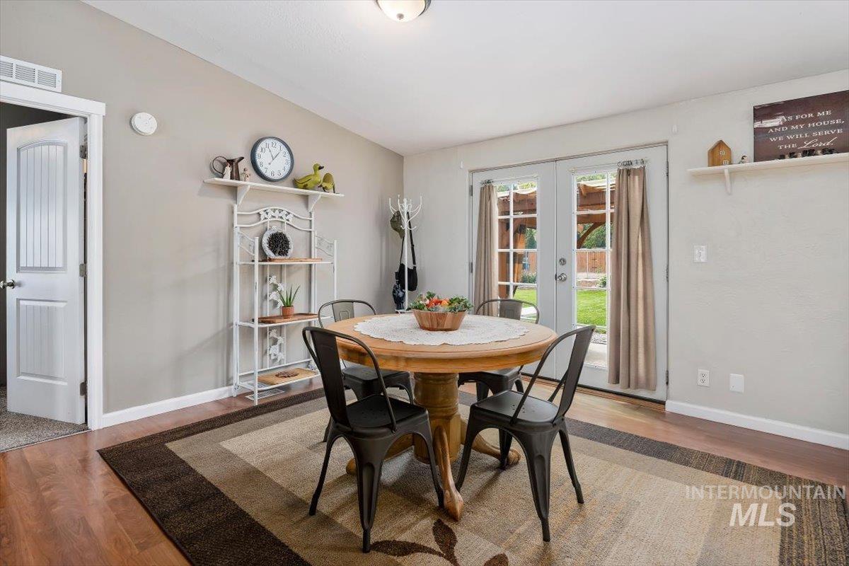 355 6th Avenue West, Wendell, Idaho 83355, 3 Bedrooms, 2 Bathrooms, Residential For Sale, Price $315,000, 98995570