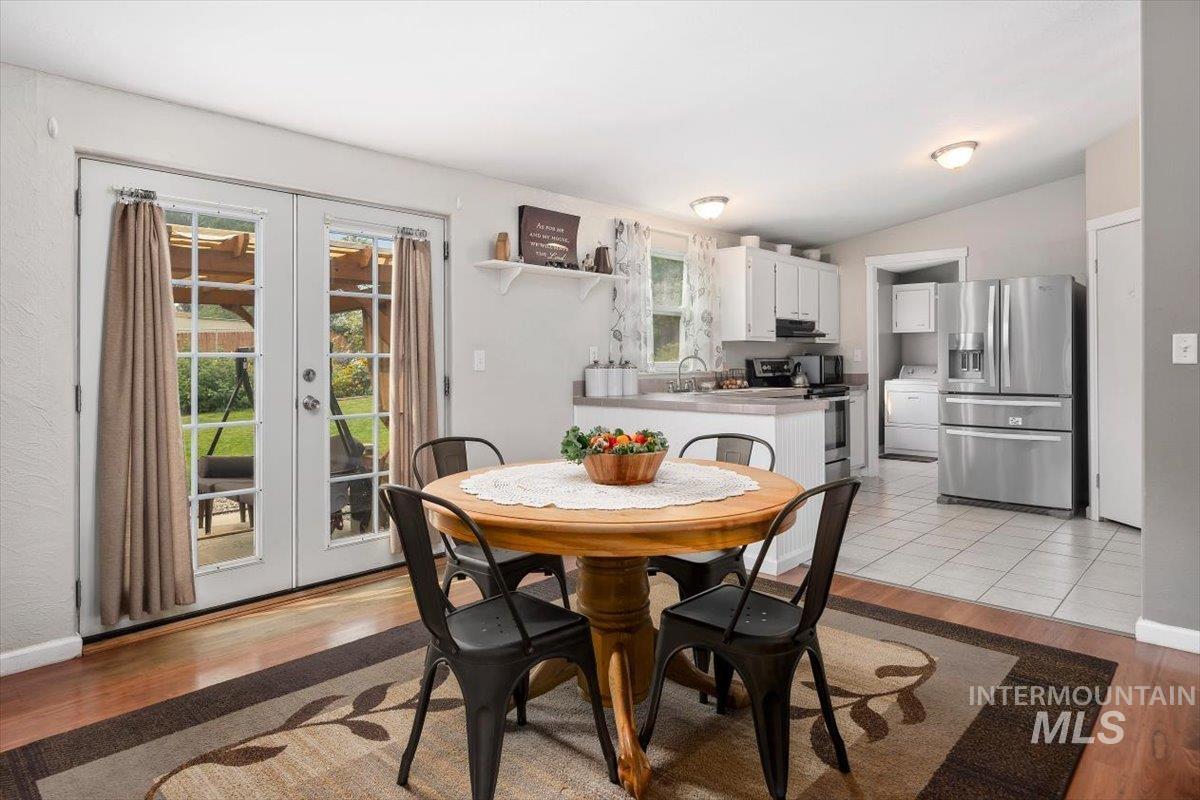 355 6th Avenue West, Wendell, Idaho 83355, 3 Bedrooms, 2 Bathrooms, Residential For Sale, Price $315,000, 98995570