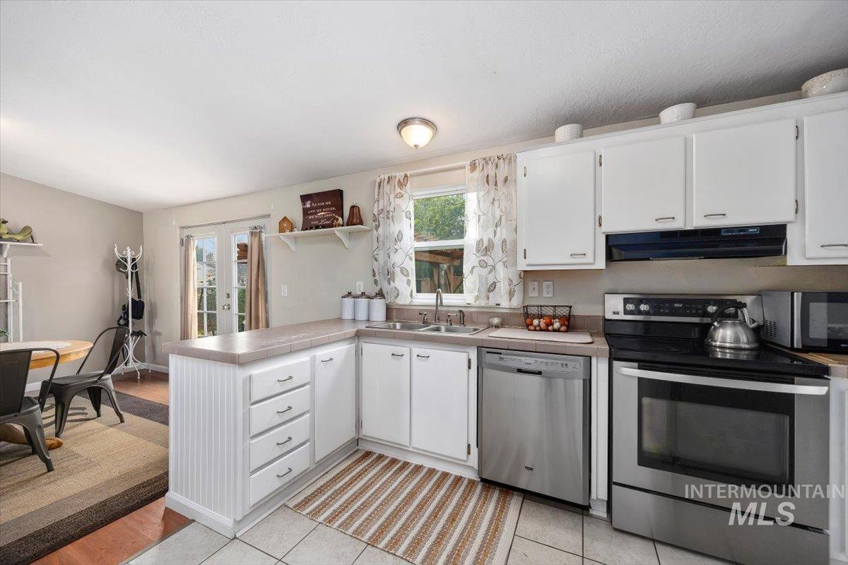 355 6th Avenue West, Wendell, Idaho 83355, 3 Bedrooms, 2 Bathrooms, Residential For Sale, Price $315,000, 98995570