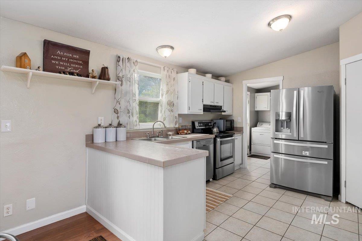 355 6th Avenue West, Wendell, Idaho 83355, 3 Bedrooms, 2 Bathrooms, Residential For Sale, Price $315,000, 98995570