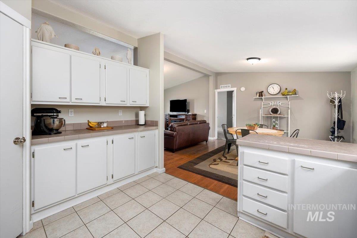 355 6th Avenue West, Wendell, Idaho 83355, 3 Bedrooms, 2 Bathrooms, Residential For Sale, Price $315,000, 98995570