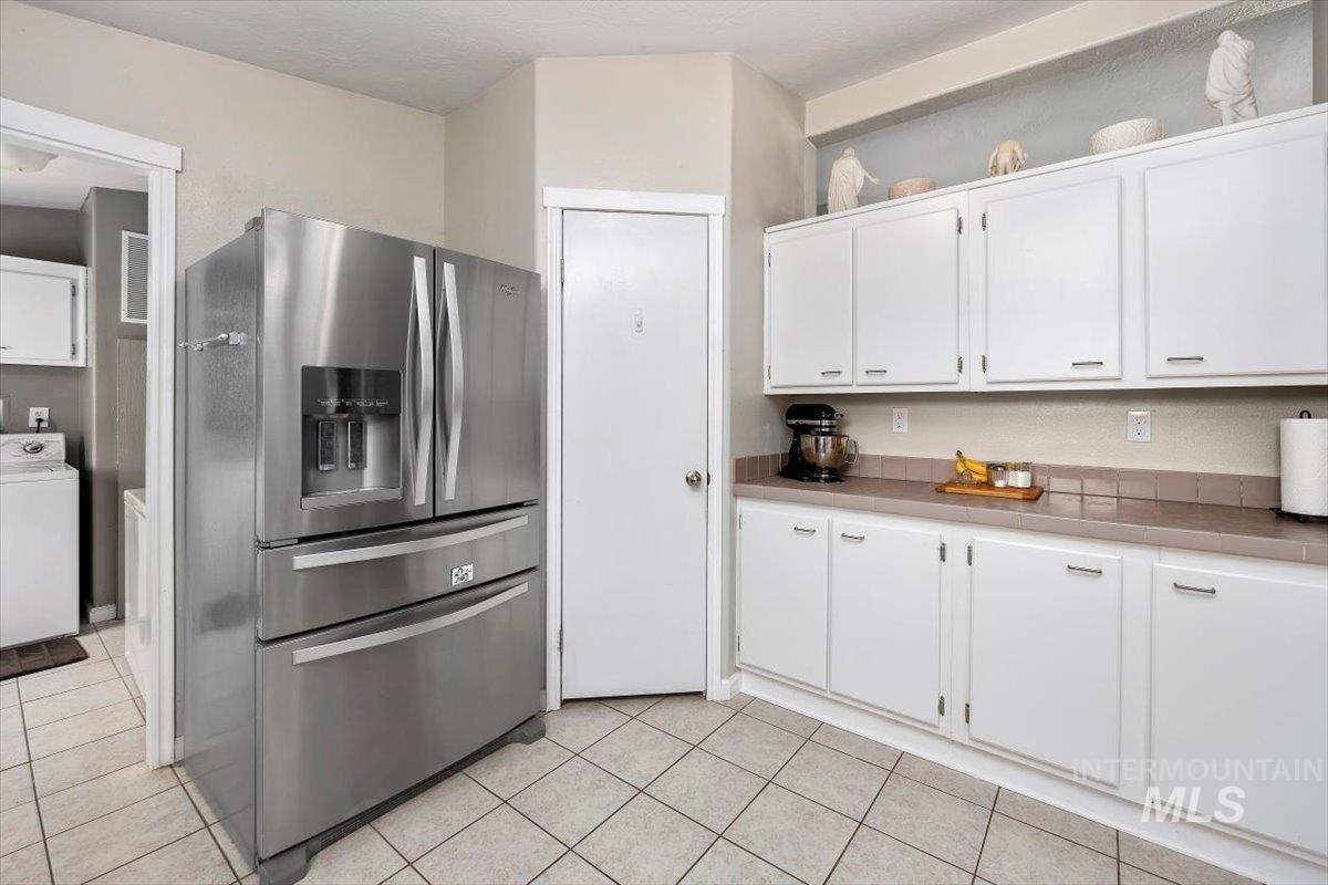 355 6th Avenue West, Wendell, Idaho 83355, 3 Bedrooms, 2 Bathrooms, Residential For Sale, Price $315,000, 98995570