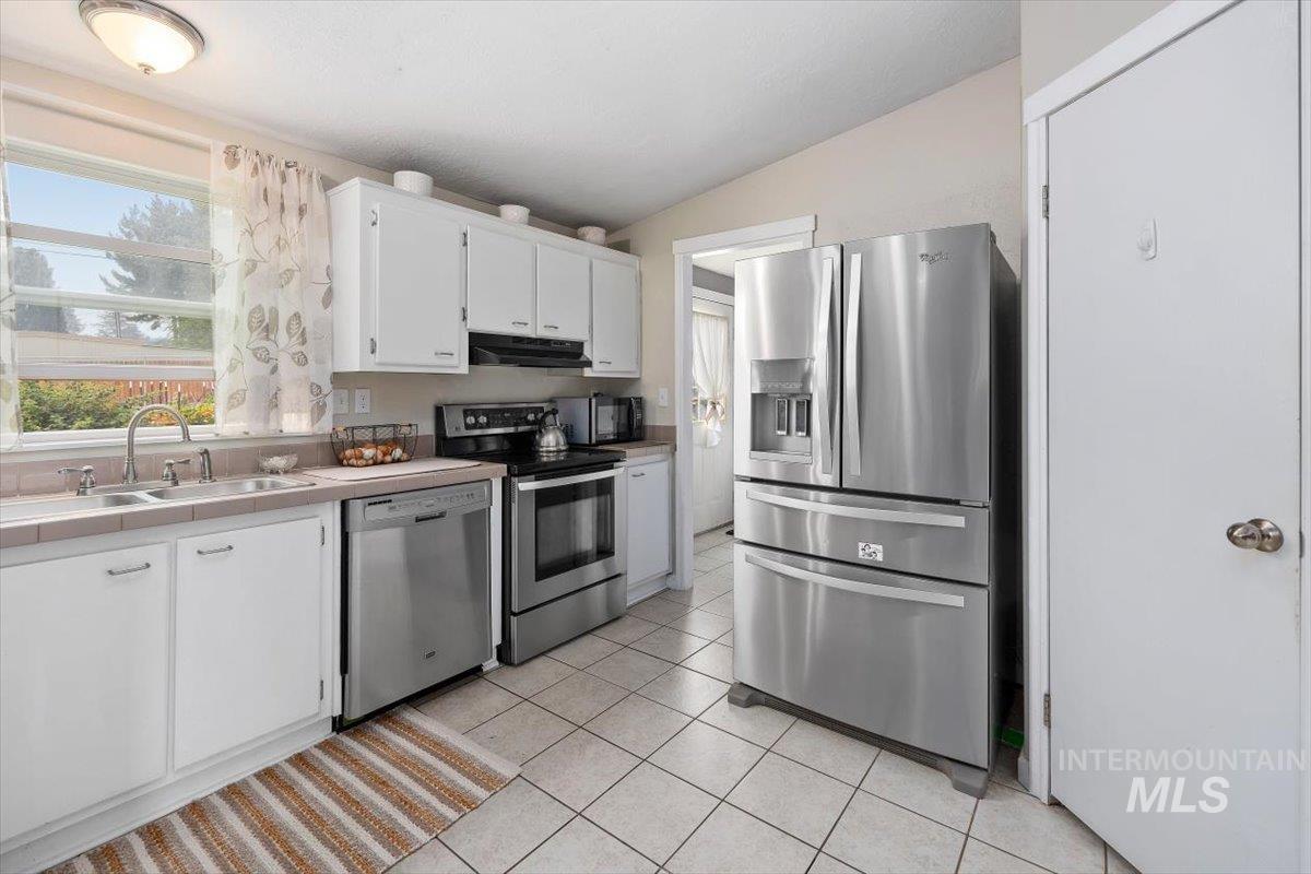 355 6th Avenue West, Wendell, Idaho 83355, 3 Bedrooms, 2 Bathrooms, Residential For Sale, Price $315,000, 98995570