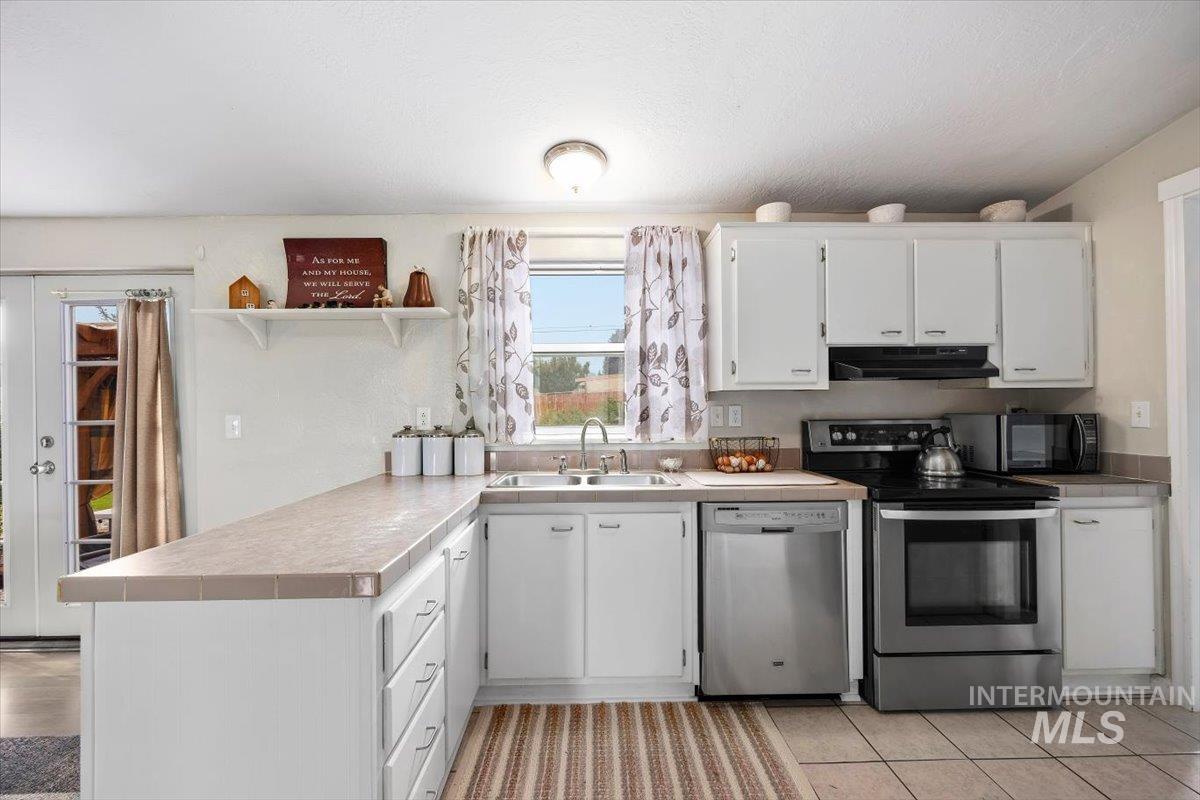 355 6th Avenue West, Wendell, Idaho 83355, 3 Bedrooms, 2 Bathrooms, Residential For Sale, Price $315,000, 98995570