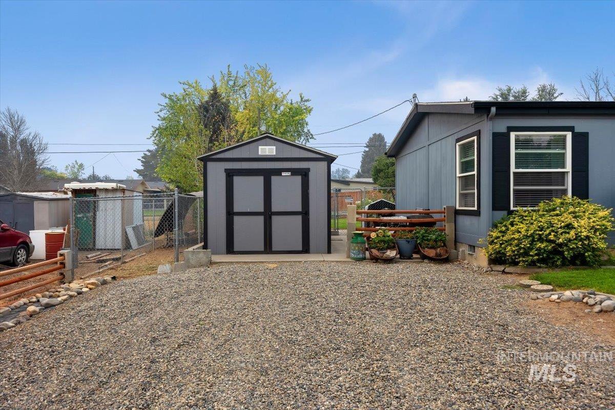 355 6th Avenue West, Wendell, Idaho 83355, 3 Bedrooms, 2 Bathrooms, Residential For Sale, Price $315,000, 98995570