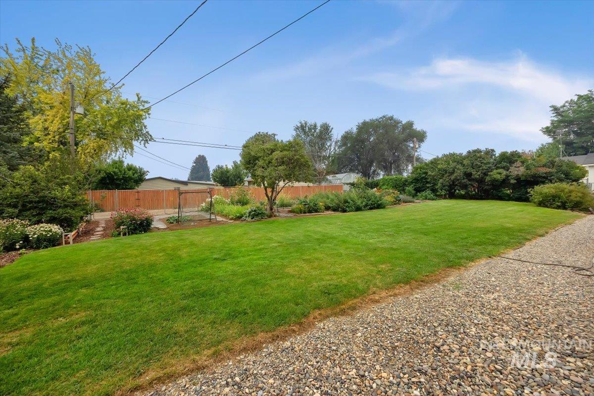 355 6th Avenue West, Wendell, Idaho 83355, 3 Bedrooms, 2 Bathrooms, Residential For Sale, Price $315,000, 98995570