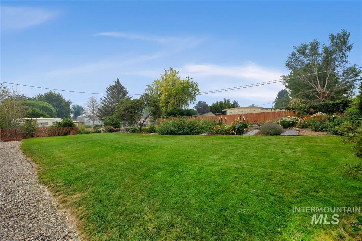 355 6th Avenue West, Wendell, Idaho 83355, 3 Bedrooms, 2 Bathrooms, Residential For Sale, Price $315,000, 98995570