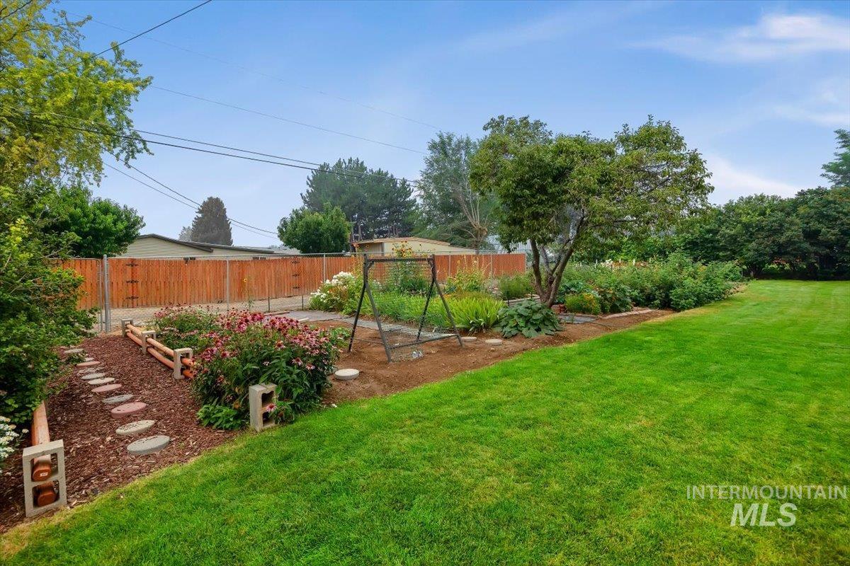 355 6th Avenue West, Wendell, Idaho 83355, 3 Bedrooms, 2 Bathrooms, Residential For Sale, Price $315,000, 98995570