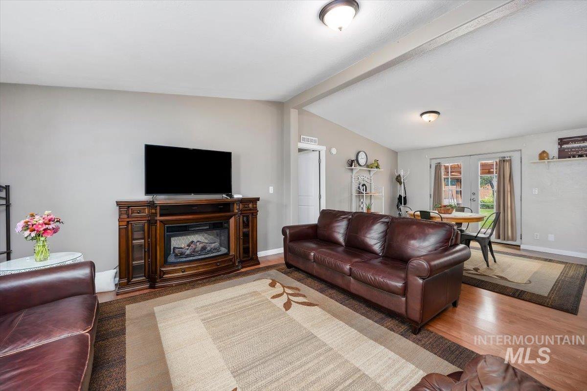 355 6th Avenue West, Wendell, Idaho 83355, 3 Bedrooms, 2 Bathrooms, Residential For Sale, Price $315,000, 98995570