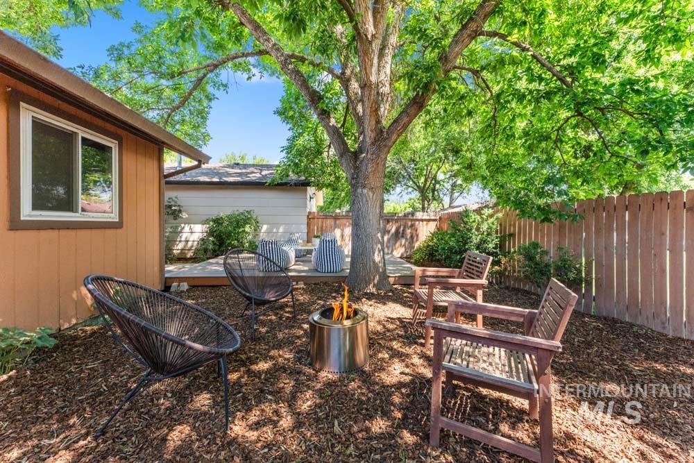 7061 W Gillis Dr, Boise, Idaho 83714, 2 Bedrooms, 1 Bathroom, Residential For Sale, Price $384,500, 98995572