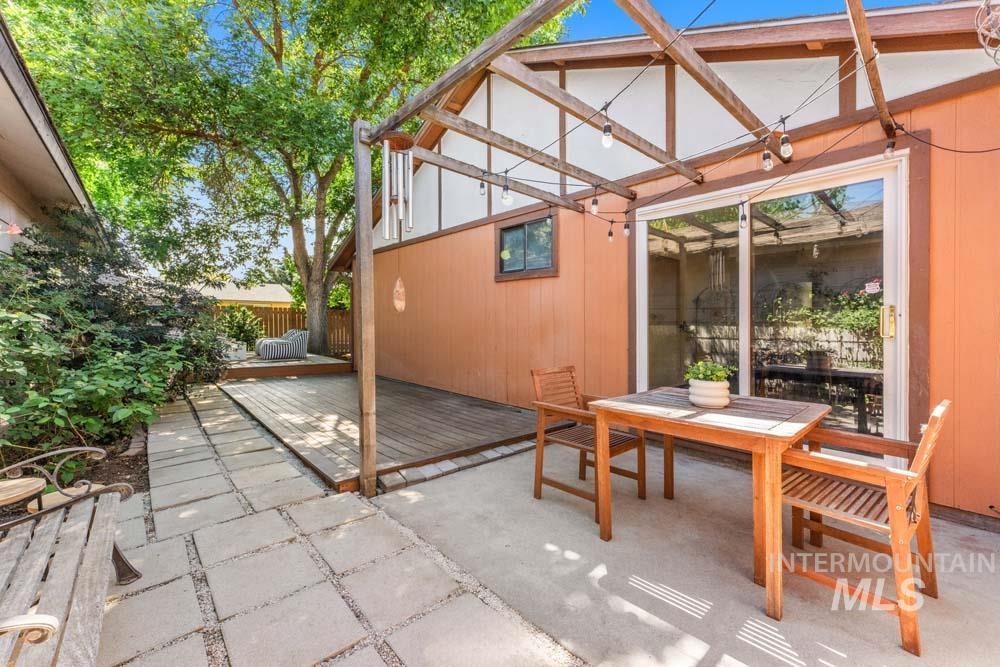 7061 W Gillis Dr, Boise, Idaho 83714, 2 Bedrooms, 1 Bathroom, Residential For Sale, Price $384,500, 98995572
