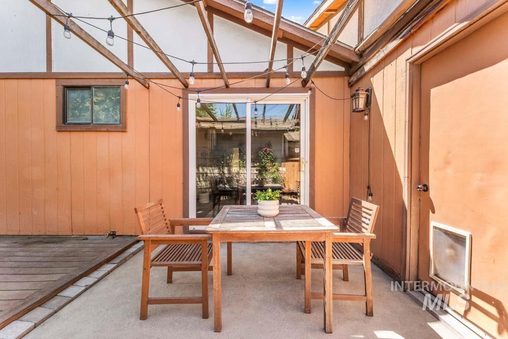 7061 W Gillis Dr, Boise, Idaho 83714, 2 Bedrooms, 1 Bathroom, Residential For Sale, Price $384,500, 98995572
