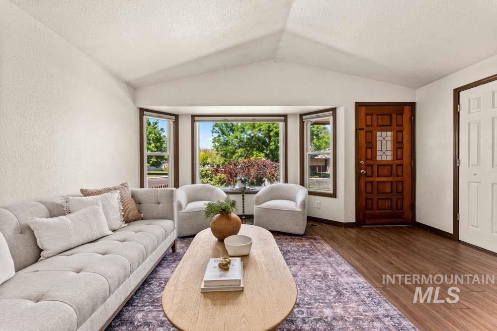 7061 W Gillis Dr, Boise, Idaho 83714, 2 Bedrooms, 1 Bathroom, Residential For Sale, Price $384,500, 98995572