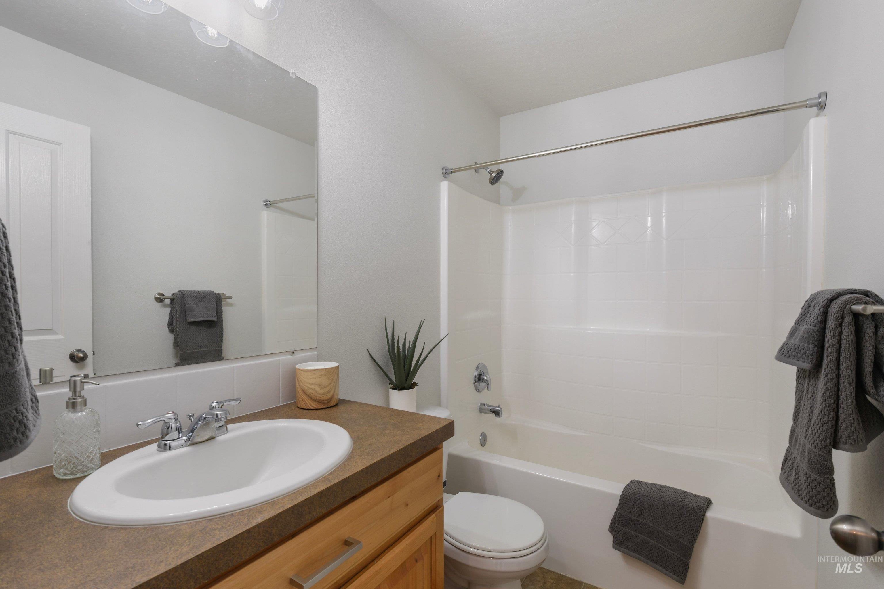 1131 S Barberry Pl, Nampa, Idaho 83686, 3 Bedrooms, 2.5 Bathrooms, Residential For Sale, Price $309,900, 98995575
