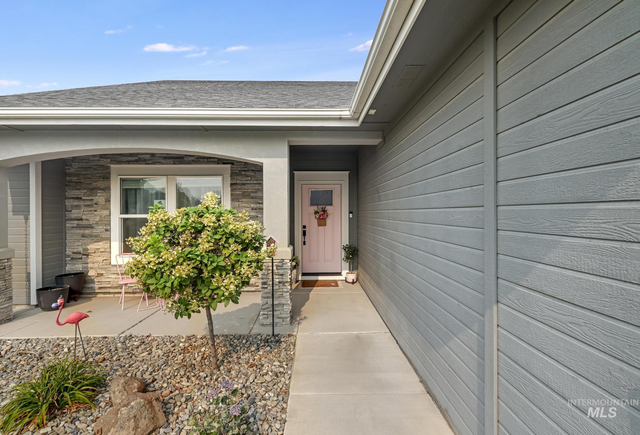 973 Birchton Loop, Twin Falls, Idaho 83301, 3 Bedrooms, 2.5 Bathrooms, Residential For Sale, Price $460,000, 98995579