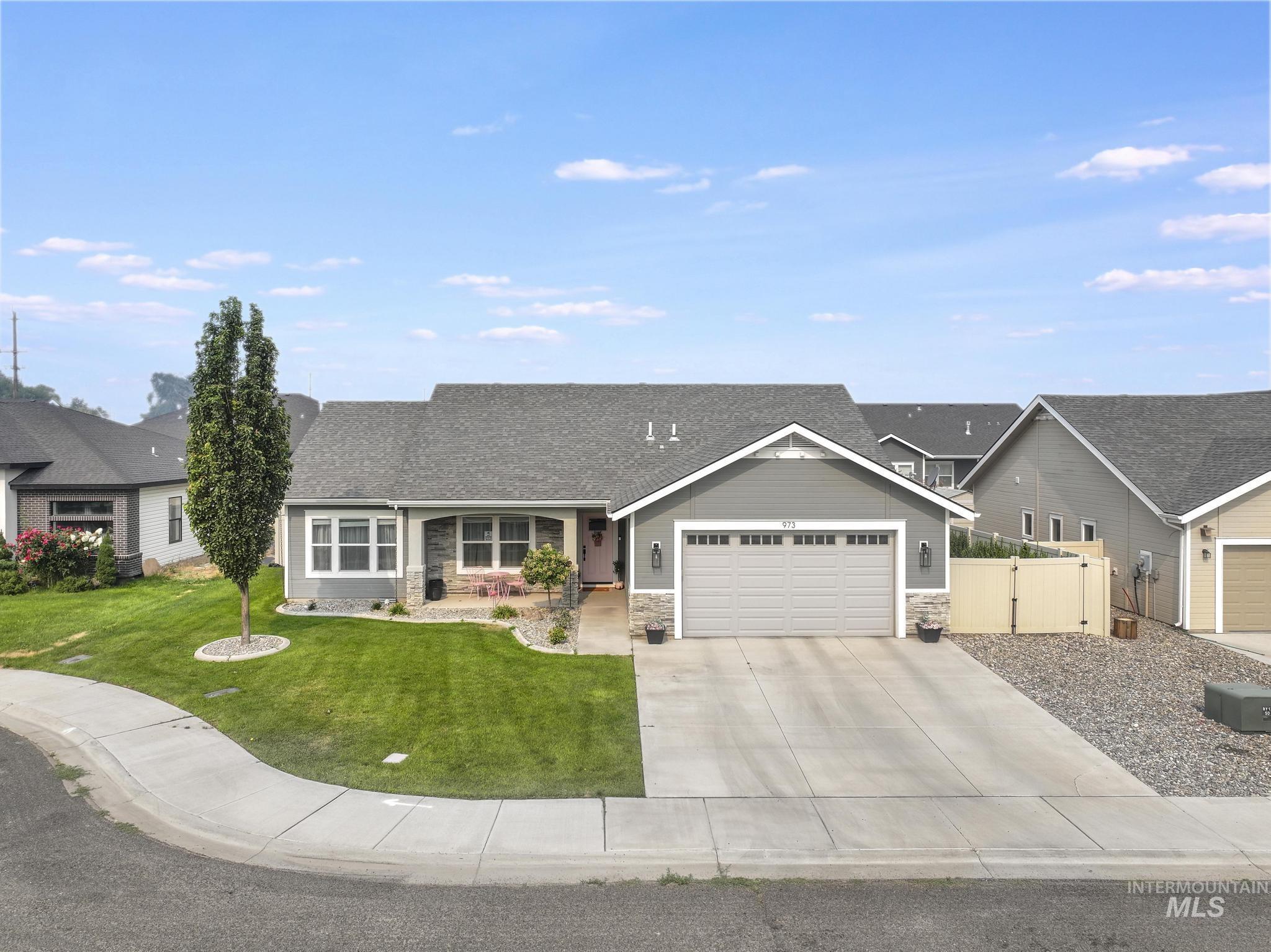 973 Birchton Loop, Twin Falls, Idaho 83301, 3 Bedrooms, 2.5 Bathrooms, Residential For Sale, Price $460,000, 98995579