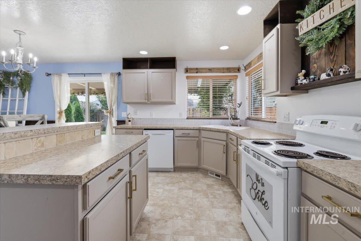 11761 Tidewater St, Caldwell, Idaho 83605, 4 Bedrooms, 2.5 Bathrooms, Residential For Sale, Price $459,000,MLS 98995582