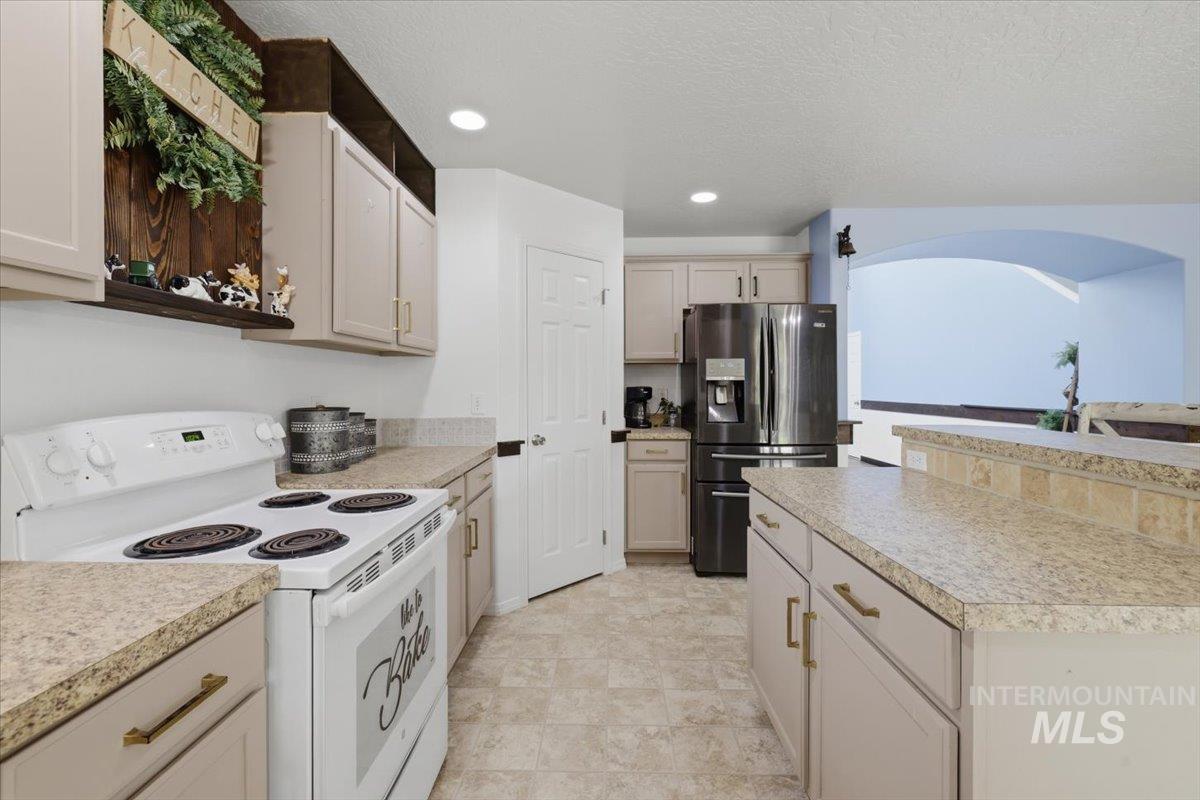 11761 Tidewater St, Caldwell, Idaho 83605, 4 Bedrooms, 2.5 Bathrooms, Residential For Sale, Price $459,000,MLS 98995582