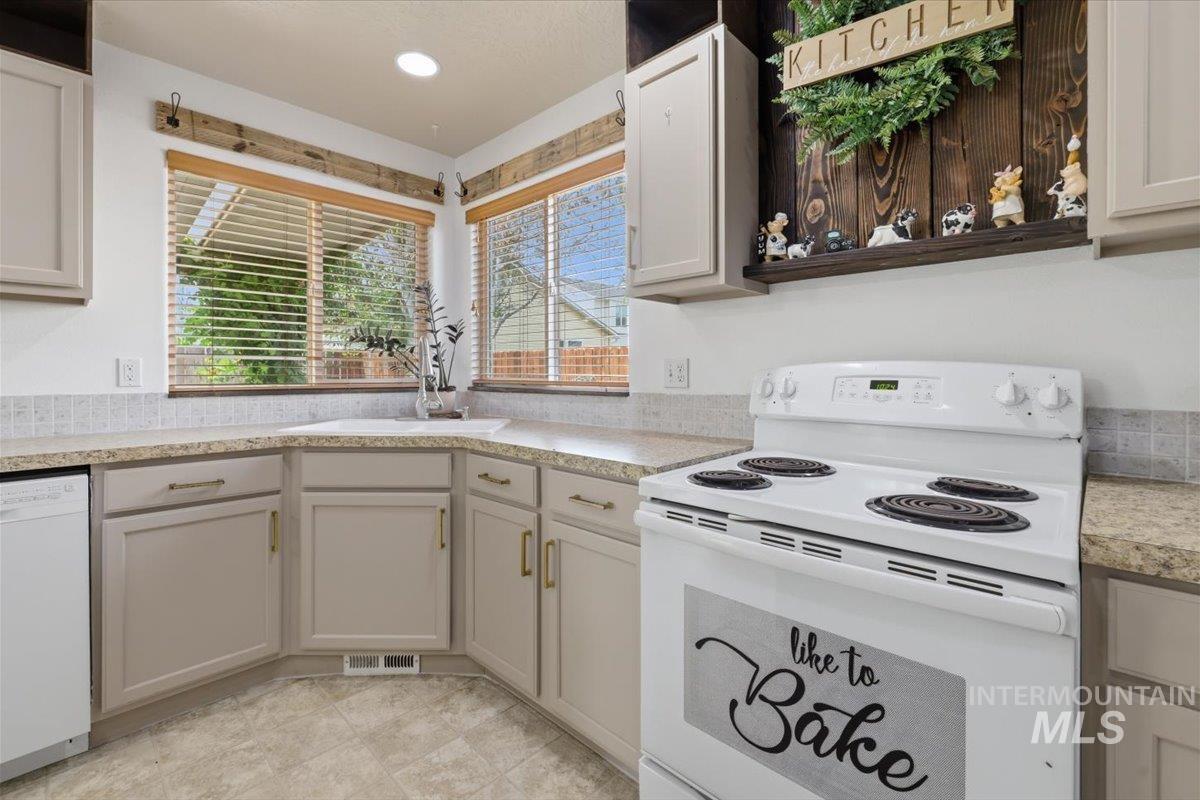 11761 Tidewater St, Caldwell, Idaho 83605, 4 Bedrooms, 2.5 Bathrooms, Residential For Sale, Price $459,000,MLS 98995582