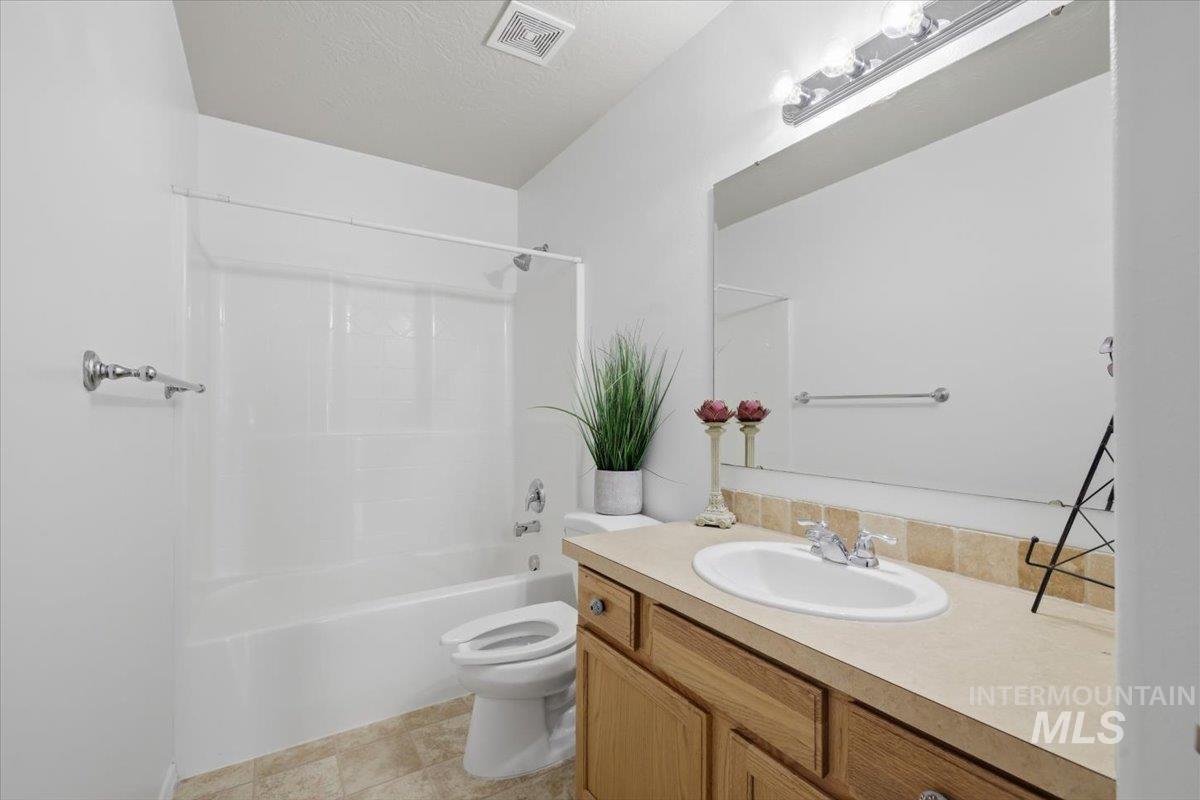 11761 Tidewater St, Caldwell, Idaho 83605, 4 Bedrooms, 2.5 Bathrooms, Residential For Sale, Price $459,000,MLS 98995582