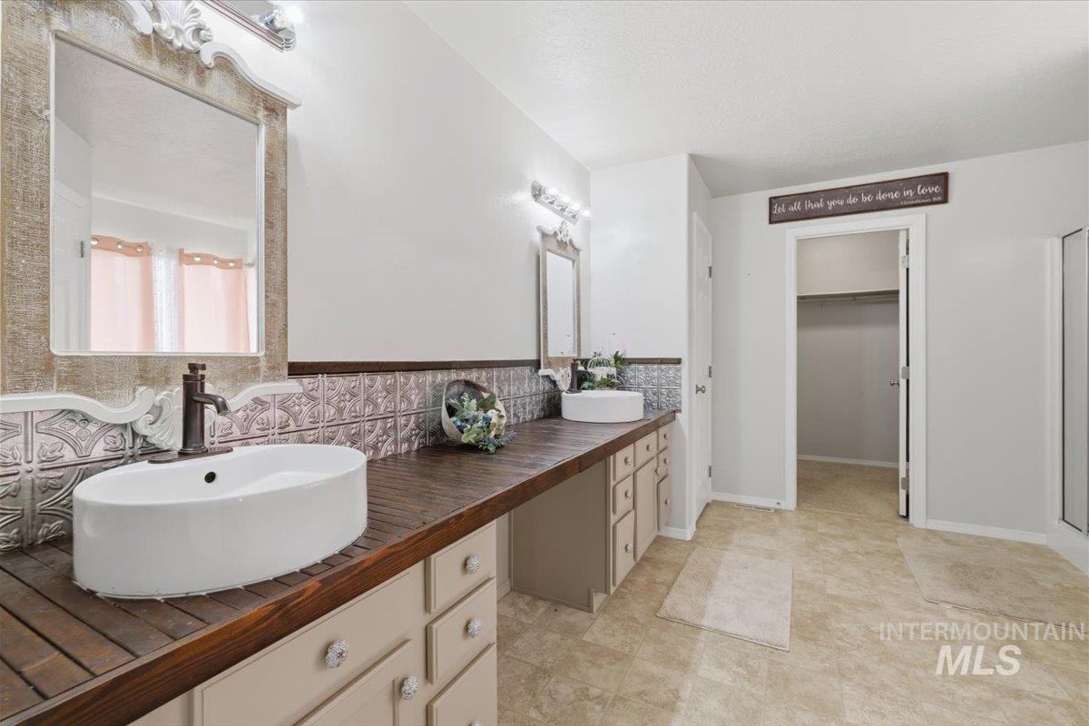 11761 Tidewater St, Caldwell, Idaho 83605, 4 Bedrooms, 2.5 Bathrooms, Residential For Sale, Price $459,000,MLS 98995582