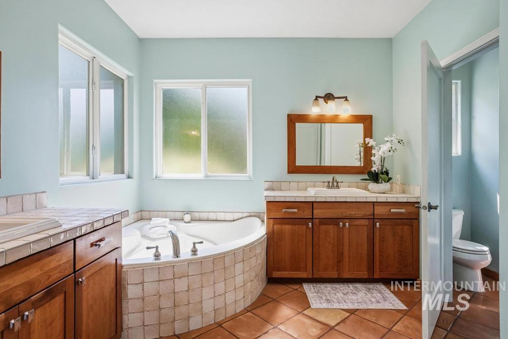 1583 E Nines Point Ln, Boise, Idaho 83702, 4 Bedrooms, 3.5 Bathrooms, Residential For Sale, Price $1,628,000,MLS 98995584