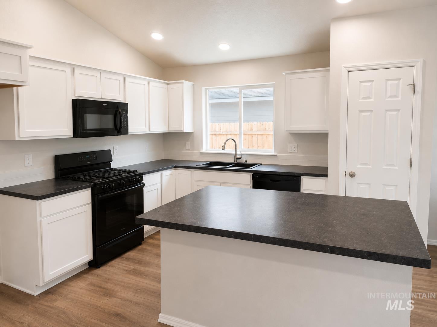 13553 Farwell st., Caldwell, Idaho 83607, 3 Bedrooms, 2 Bathrooms, Residential For Sale, Price $389,000, 98995586