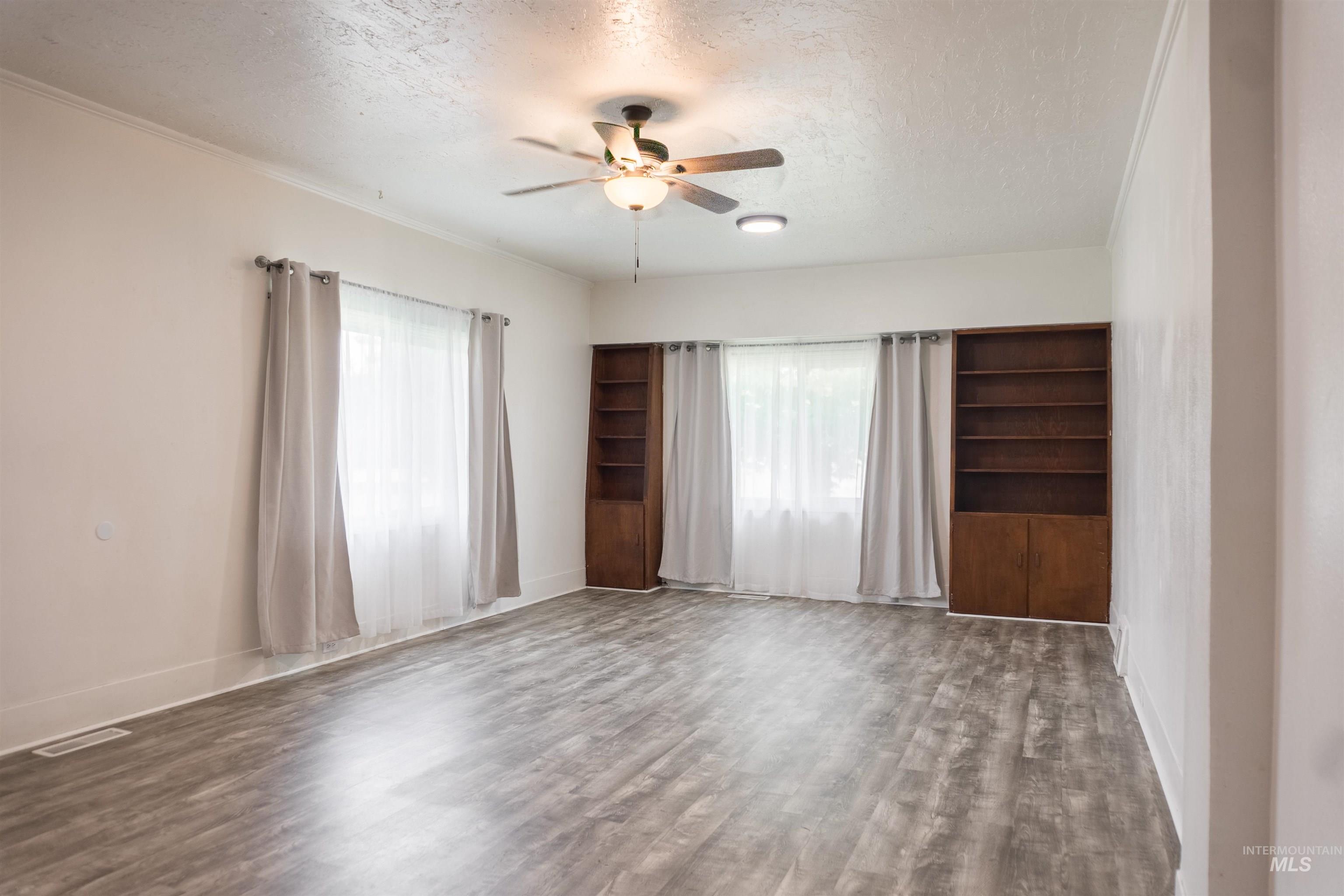 307 Birch St S, Kimberly, Idaho 83341, 2 Bedrooms, 2 Bathrooms, Residential Income For Sale, Price $412,000,MLS 98995587