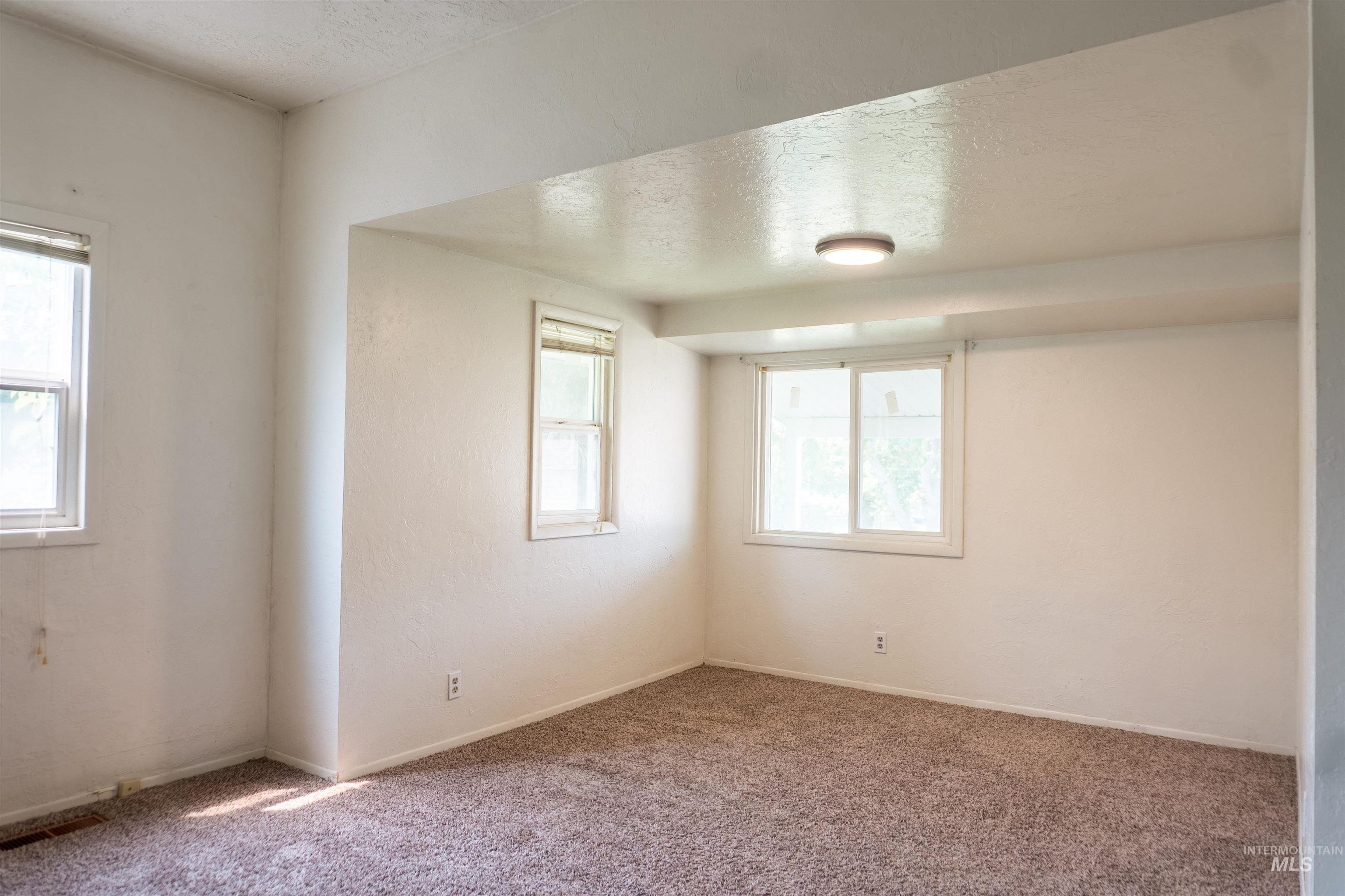 307 Birch St S, Kimberly, Idaho 83341, 2 Bedrooms, 2 Bathrooms, Residential Income For Sale, Price $412,000,MLS 98995587