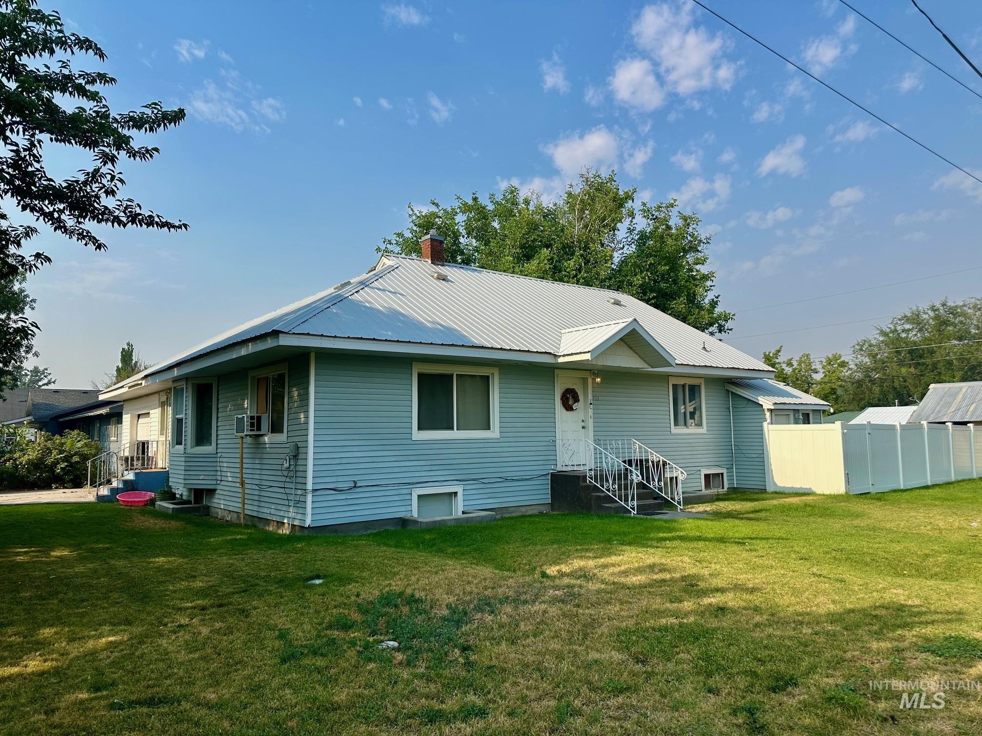 307 Birch St S, Kimberly, Idaho 83341, 2 Bedrooms, 2 Bathrooms, Residential Income For Sale, Price $412,000,MLS 98995587