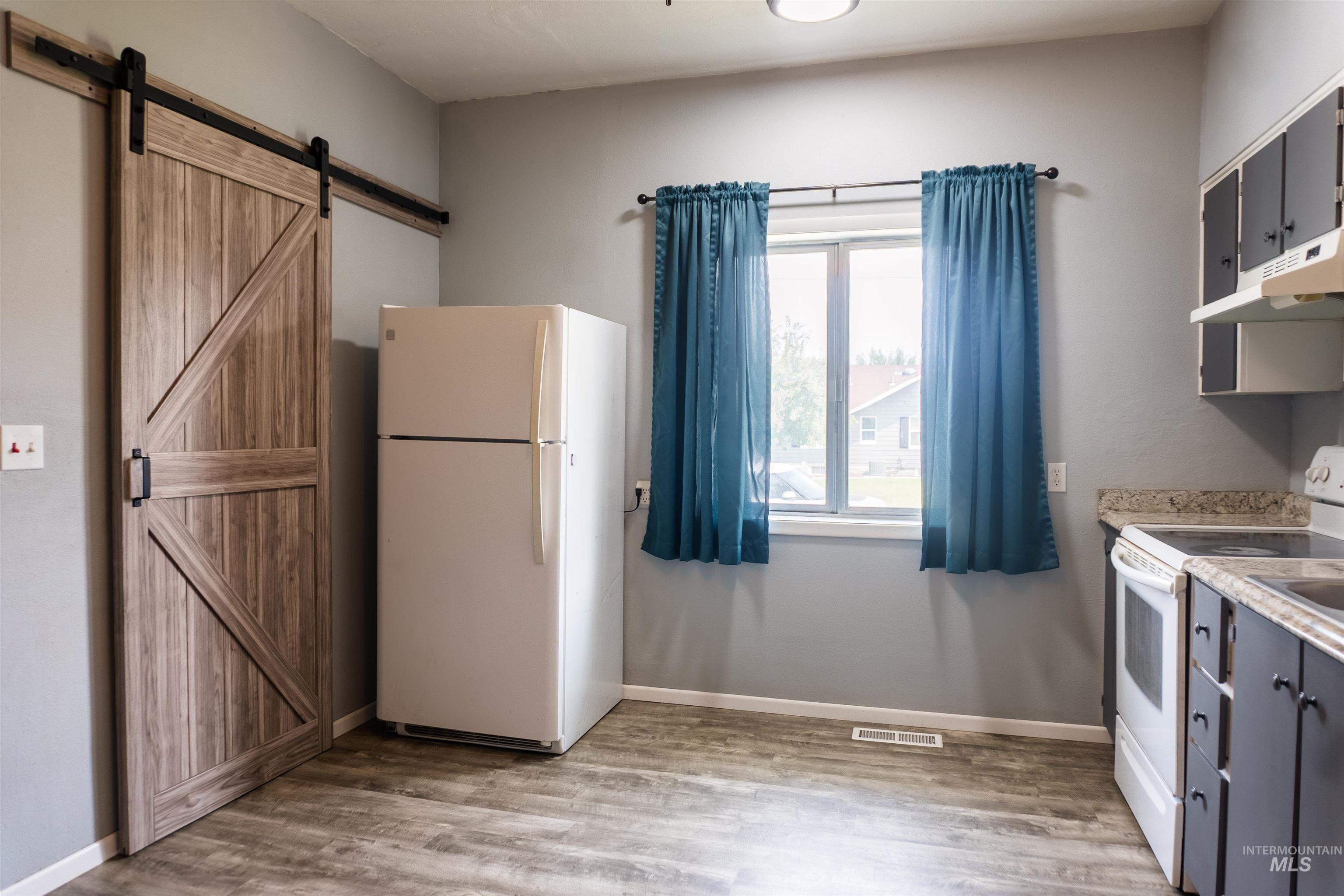 307 Birch St S, Kimberly, Idaho 83341, 2 Bedrooms, 2 Bathrooms, Residential Income For Sale, Price $412,000,MLS 98995587