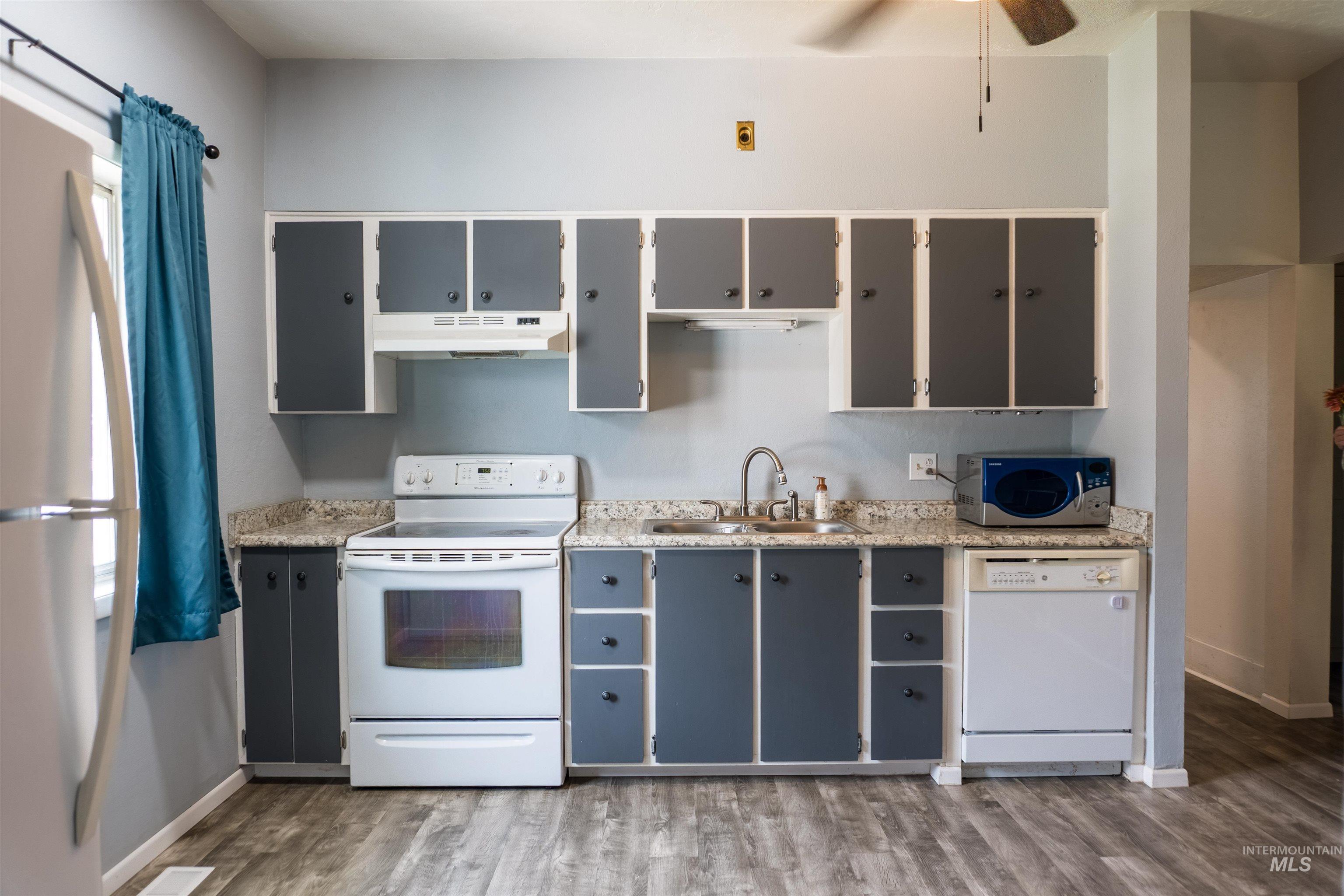 307 Birch St S, Kimberly, Idaho 83341, 2 Bedrooms, 2 Bathrooms, Residential Income For Sale, Price $412,000,MLS 98995587