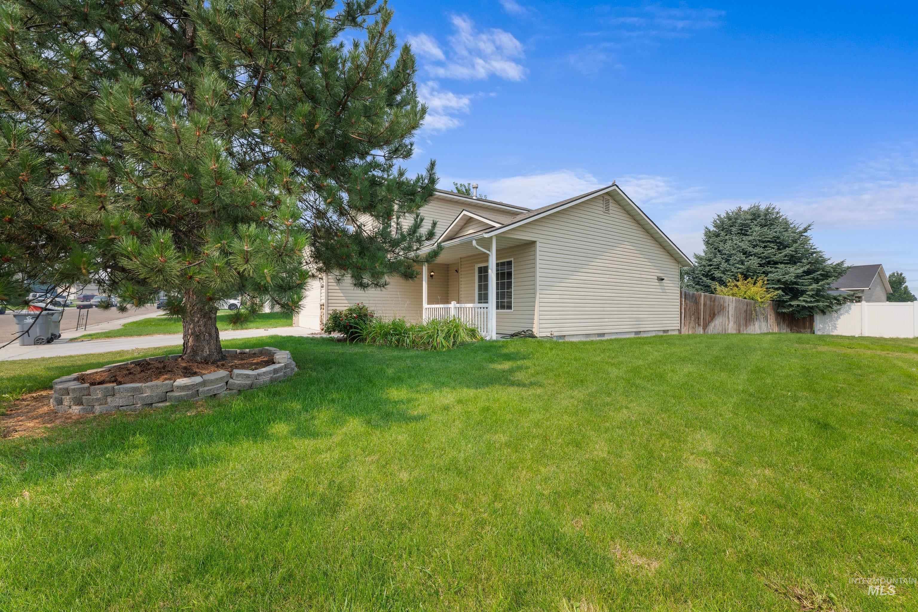 16711 Frisco Ave., Caldwell, Idaho 83607, 3 Bedrooms, 2.5 Bathrooms, Residential For Sale, Price $319,900, 98995588