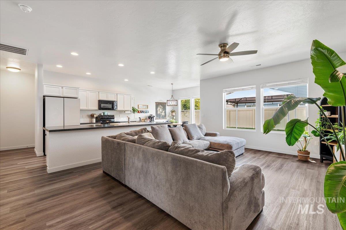 2973 W Silver River St, Meridian, Idaho 83646, 4 Bedrooms, 2 Bathrooms, Residential For Sale, Price $470,000, 98995591