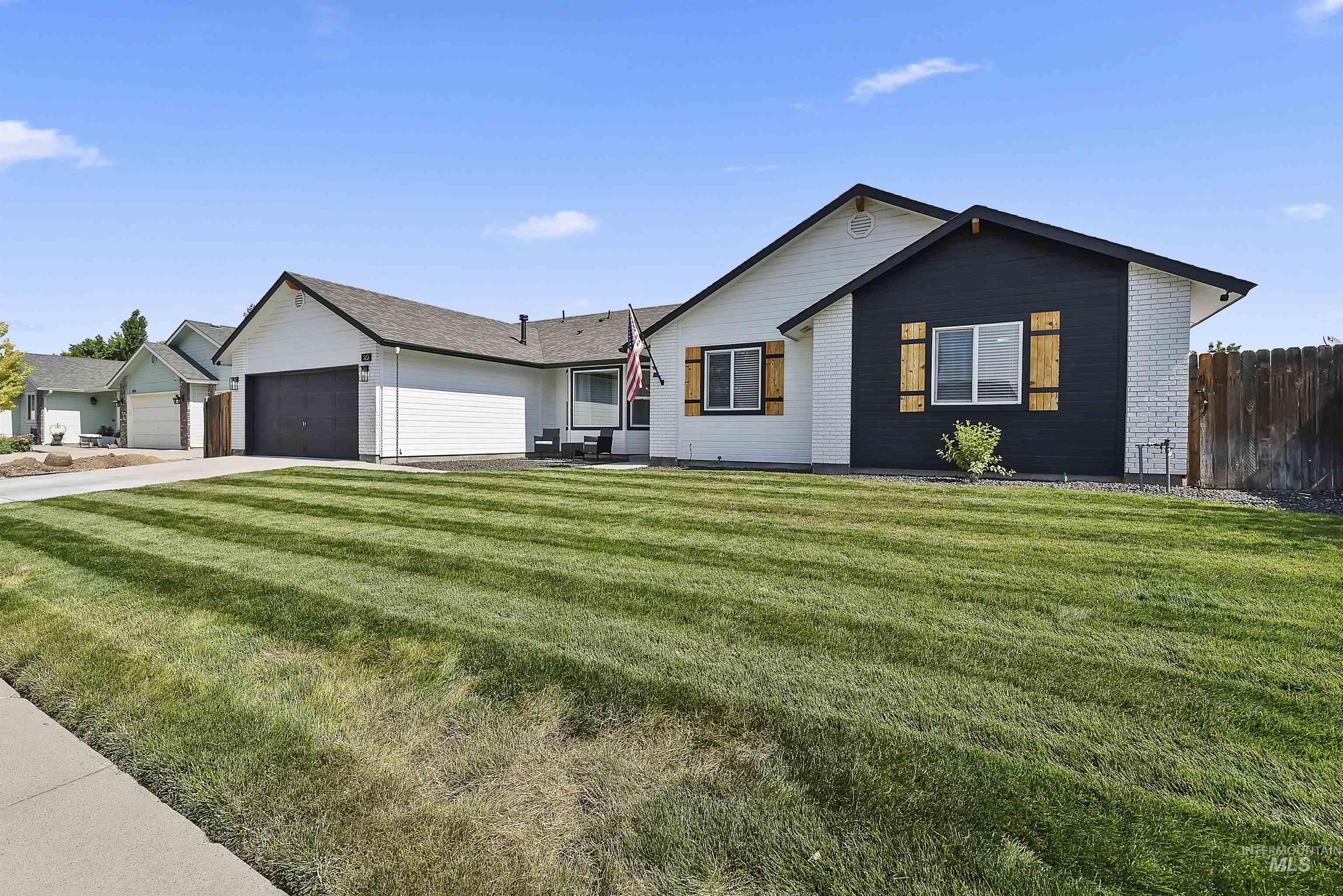 890 W Pennwood St, Meridian, Idaho 83642, 5 Bedrooms, 3 Bathrooms, Residential For Sale, Price $529,500,MLS 98995593
