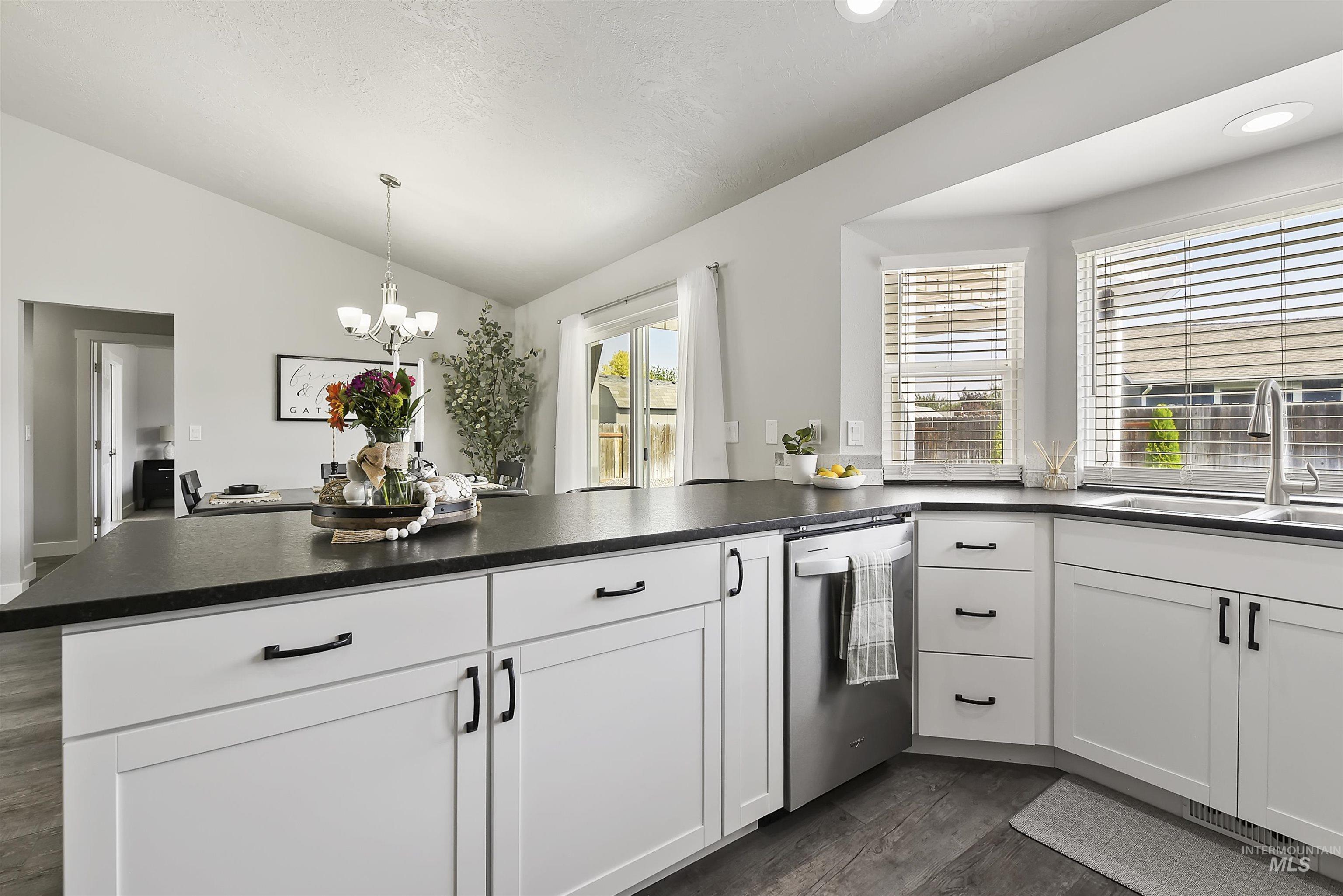 890 W Pennwood St, Meridian, Idaho 83642, 5 Bedrooms, 3 Bathrooms, Residential For Sale, Price $529,500,MLS 98995593