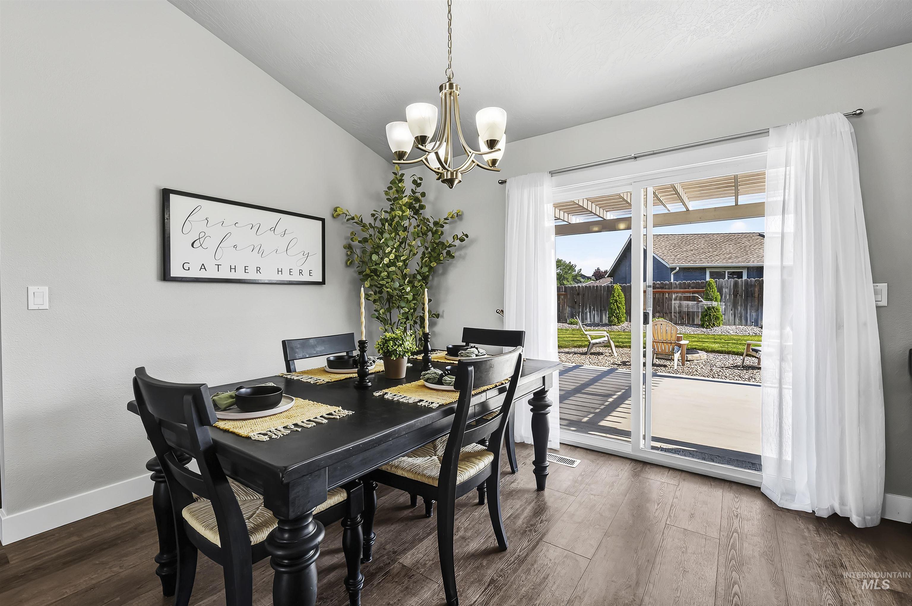 890 W Pennwood St, Meridian, Idaho 83642, 5 Bedrooms, 3 Bathrooms, Residential For Sale, Price $529,500,MLS 98995593