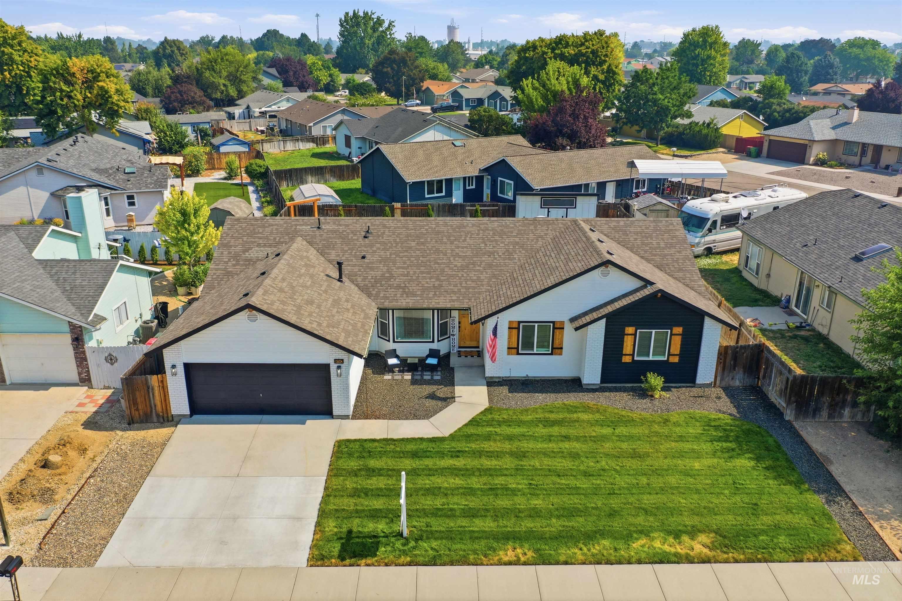 890 W Pennwood St, Meridian, Idaho 83642, 5 Bedrooms, 3 Bathrooms, Residential For Sale, Price $529,500,MLS 98995593