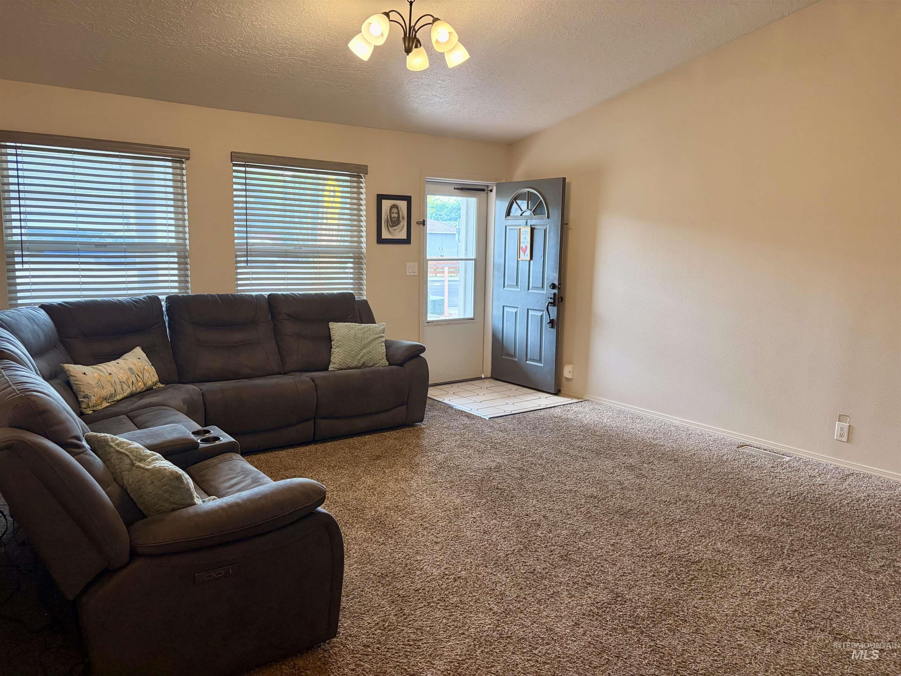 930 Sparks Street North, Twin Falls, Idaho 83301, 2 Bedrooms, 2 Bathrooms, Residential For Sale, Price $324,900, 98995594