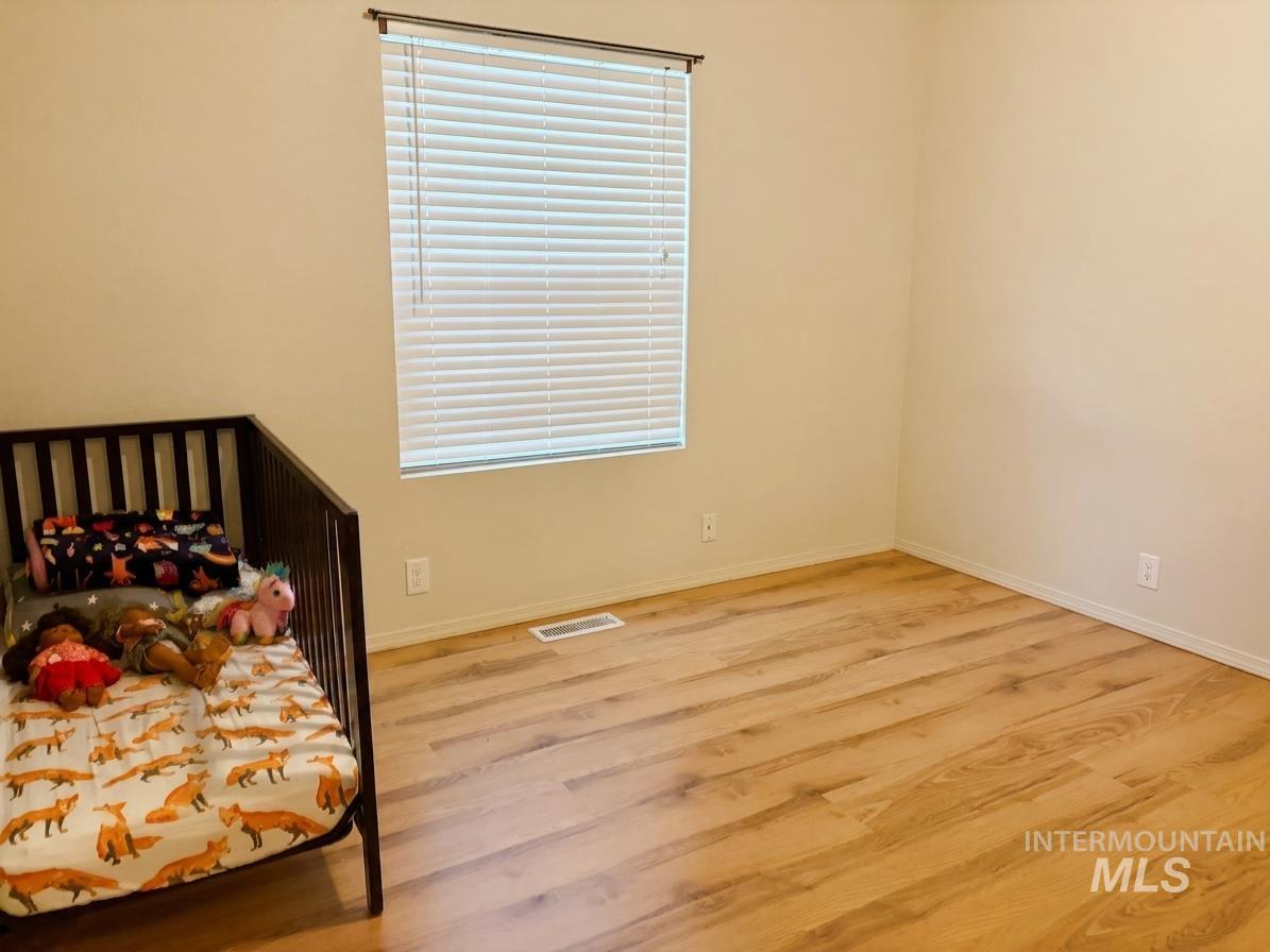 930 Sparks Street North, Twin Falls, Idaho 83301, 2 Bedrooms, 2 Bathrooms, Residential For Sale, Price $324,900, 98995594