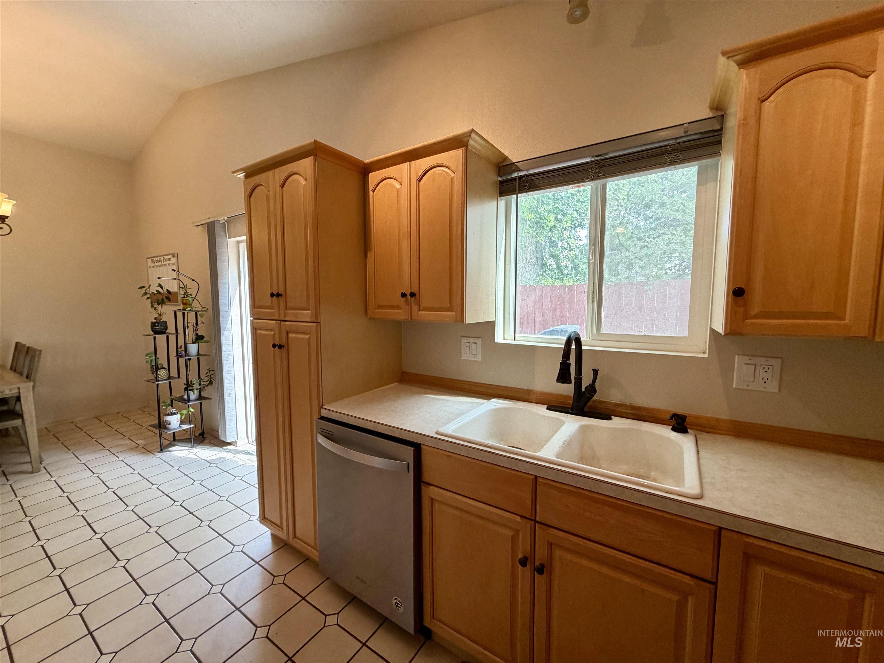 930 Sparks Street North, Twin Falls, Idaho 83301, 2 Bedrooms, 2 Bathrooms, Residential For Sale, Price $324,900, 98995594