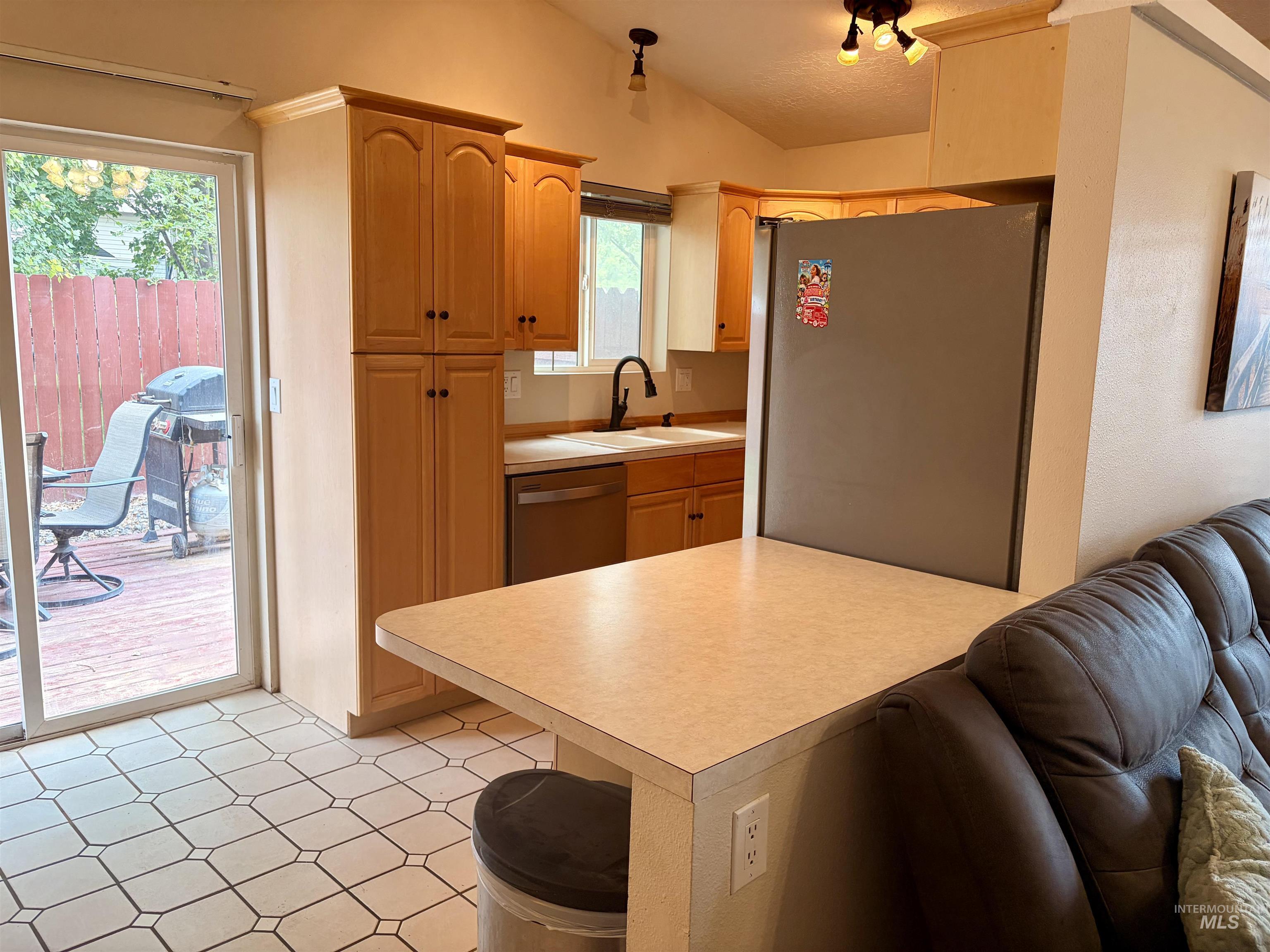 930 Sparks Street North, Twin Falls, Idaho 83301, 2 Bedrooms, 2 Bathrooms, Residential For Sale, Price $324,900, 98995594