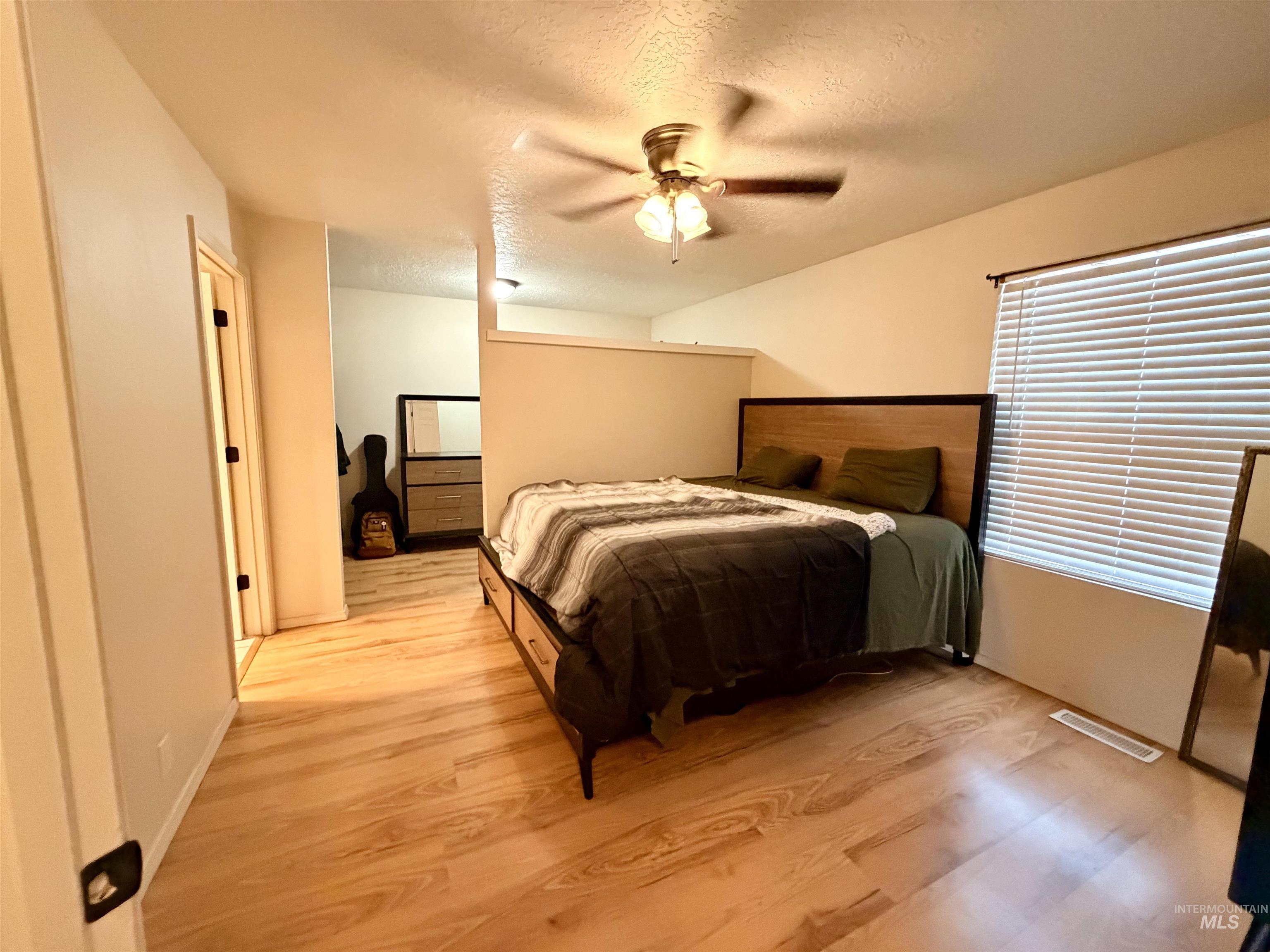 930 Sparks Street North, Twin Falls, Idaho 83301, 2 Bedrooms, 2 Bathrooms, Residential For Sale, Price $324,900, 98995594